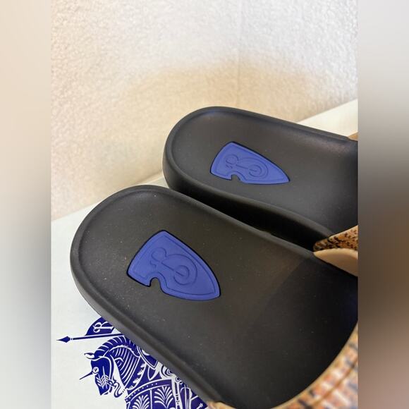 Burberry Women's Dive Slides Size 40 - Picture 3 of 9
